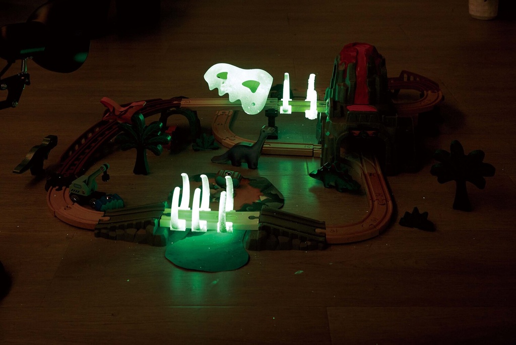 Pista de Tren Aventura Dinos Hape