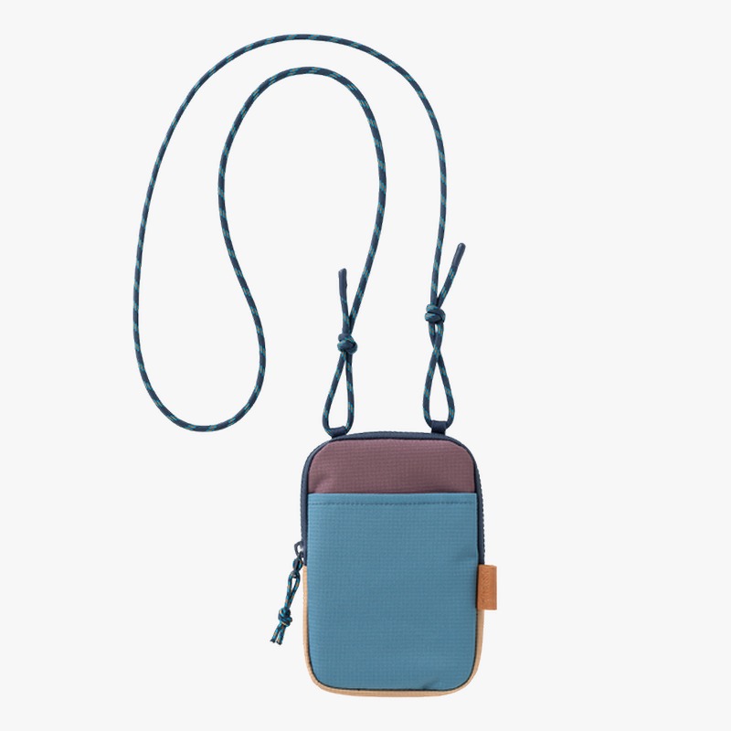 Travelpouch Outdoors Blue Shadow Fresk